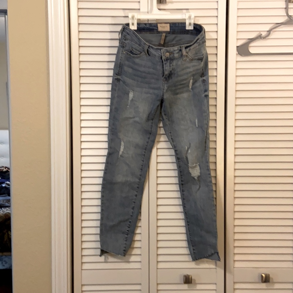 Skinny leg jeans, mid rise and ankle cut